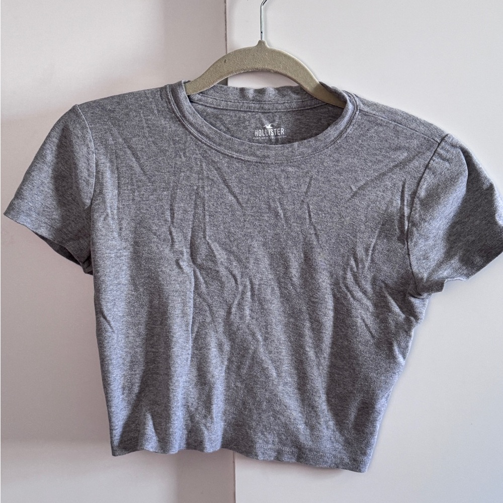 Hollister Grey Cropped Baby Tee Must-Have Collection (M)